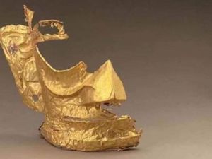 China Temukan Topeng Emas Usia 3.000 Tahun yang Picu Gelombang Meme