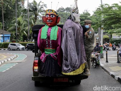 Foto: Satpol PP DKI Razia Ondel-ondel di Jakarta