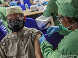 Komnas KIPI Imbau Keluarga Tak Halangi Lansia untuk Divaksin