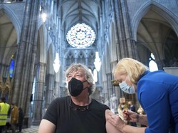 Corona Naik Lagi, Inggris Bakal Suntikkan Vaksin ke-4 Pekan Depan