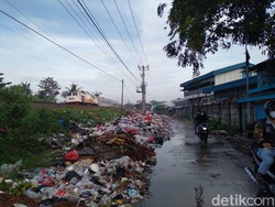 Hamparan Sampah di Waduk Jatigede dan Karawang Barat Bikin Geleng Kepala