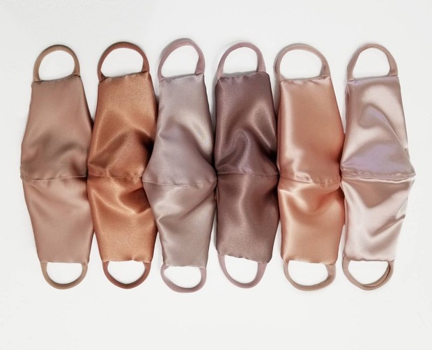 Pertimbangkan kembali segala jenis masker yang kamu gunakan karena dapat memicu timbulnya mask acne