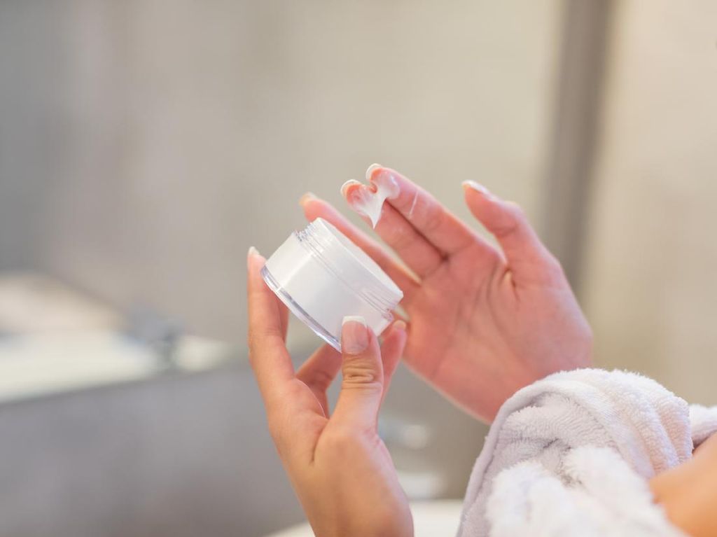 Mencoba Facial Retinol di Miracle Clinic, Bikin Wajah Auto Glowing Mencoba Facial Retinol di Miracle Clinic, Bikin Wajah Auto Glowing