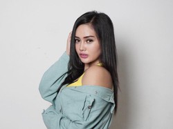 Ditelantarkan Maell Lee, Intan Ratna Juwita Jualan Es Kelapa