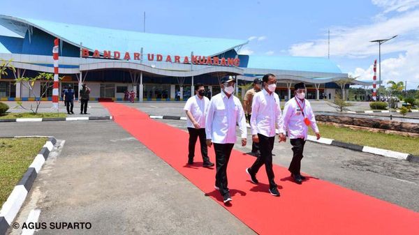 Jokowi Resmikan Terminal Bandara Kuabang Kao