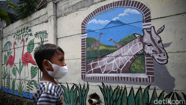 Kala Mural Bertema Hewan Jadi Sarana Edukasi Anak-anak di Bekasi