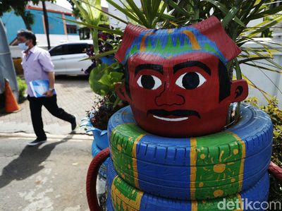 Kreatif, Ban Bekas Disulap jadi Berbagai Hiasan di Halim