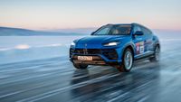 Rekor Kecepatan di Atas Es Lamborghini Urus, Tembus 298 Km/jam