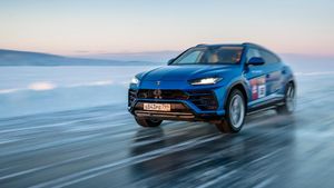 Rekor Kecepatan di Atas Es Lamborghini Urus, Tembus 298 Km/jam