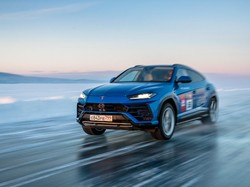 Lamborghini Urus Pecahkan Rekor Kecepatan di Atas Es, Hampir 300 Km/jam