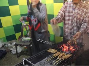 Mahasiswa Indonesia Jual Sate hingga Siomay di Pakistan, Harganya Rp 30 Ribuan!