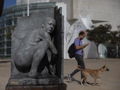 Melihat Lagi Patung Bugil PM Netanyahu yang Hebohkan Israel