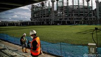 JIS akan memiliki tiga tingkat dan dapat menampung 82.000 penonton. Struktur stadionnya dibangun dengan tinggi 85 meter, lebar 258 meter, dan panjang 279 meter.