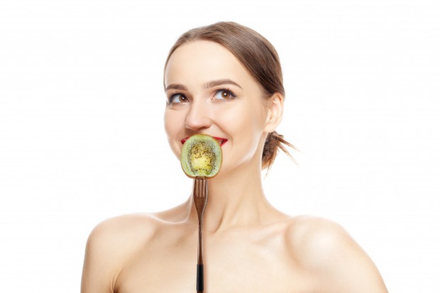 Menggosok Permukaan Bibir Terlalu Kasar