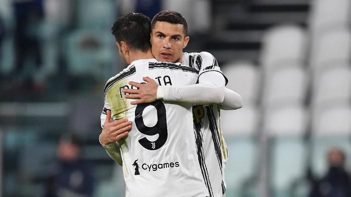 TURIN, ITALY - MARCH 02: Cristiano Ronaldo of Juventus celebrates with team mate Alvaro Morata after scoring their sides third goal during the Serie A match between Juventus and Spezia Calcio at Allianz Stadium on March 02, 2021 in Turin, Italy. Sporting stadiums around the Italy remain under strict restrictions due to the Coronavirus Pandemic as Government social distancing laws prohibit fans inside venues resulting in games being played behind closed doors. (Photo by Valerio Pennicino/Getty Images)