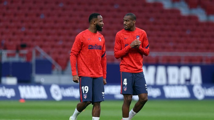 MADRID, SPAIN - MARCH 10: Moussa Dembele (L) of Atletico de Madrid speaks with team mate Geoffrey Kondogbia during the warm up prior to the La Liga Santander match between Atletico de Madrid and Athletic Club at Estadio Wanda Metropolitano on March 10, 2021 in Madrid, Spain. Sporting stadiums around Spain remain under strict restrictions due to the Coronavirus Pandemic as Government social distancing laws prohibit fans inside venues resulting in games being played behind closed doors. (Photo by Angel Martinez/Getty Images)