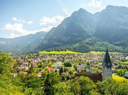 Negara Kaya-raya Tanpa Militer, Utang, dan Bandara sedang Berduka