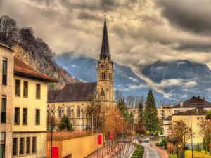 Negeri Tanpa Militer, Utang, dan Bandara, Tapi Tajir Melintir