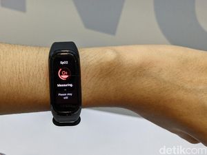 5 Rekomendasi Smartband Murah Bantu Ukur Saturasi Oksigen Darah 5 Rekomendasi Smartband Murah Bantu Ukur Saturasi Oksigen Darah