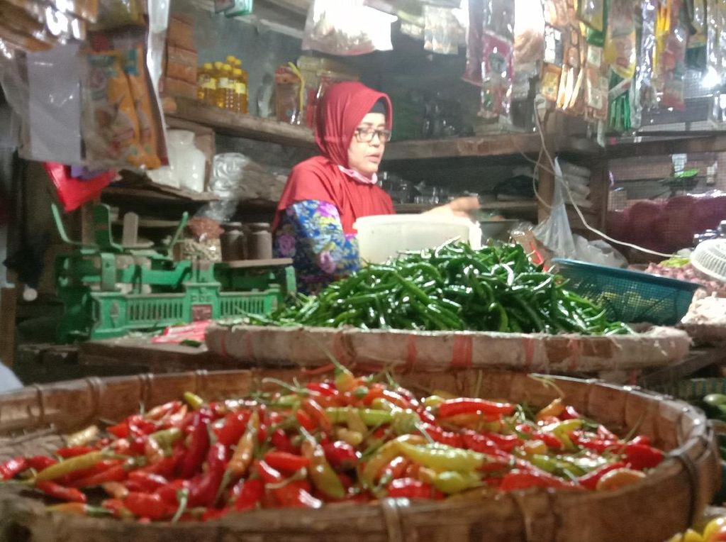 Harga Cabai Masih di Atas Rp 100 Ribu/Kg, Pedagang: Sepi di Pasar Harga Cabai Masih di Atas Rp 100 Ribu/Kg, Pedagang: Sepi di Pasar