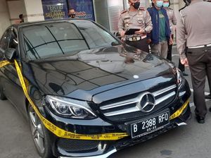 Waduh! Mercy Pelat RFQ yang Tabrak Lari Bocah Pajaknya Habis Waduh! Mercy Pelat RFQ yang Tabrak Lari Bocah Pajaknya Habis