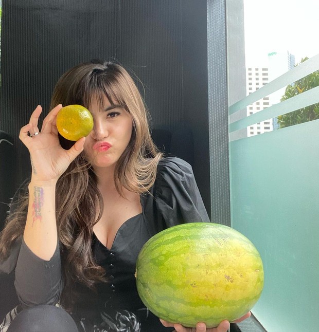 Angela Lee melakukan operasi plastik pada hidungnya