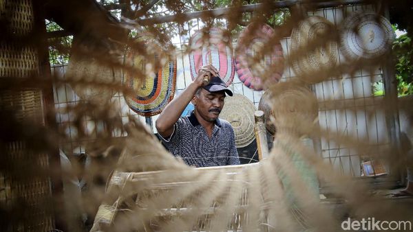 Perajin Rotan di Ibu Kota Terus Berkarya Meski Terdampak Pandemi