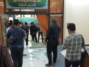 Kericuhan Kongres HMI di Surabaya Berujung Kerusakan Kericuhan Kongres HMI di Surabaya Berujung Kerusakan