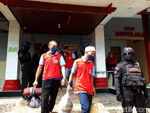 Proses Pemindahan Penghuni Rutan Boyolali Terapkan Prokes Ketat Proses Pemindahan Penghuni Rutan Boyolali Terapkan Prokes Ketat