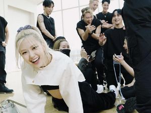 #WAPChallenge Ramai di TikTok, Rose BLACKPINK hingga SuA Dreamcatcher Ikutan! #WAPChallenge Ramai di TikTok, Rose BLACKPINK hingga SuA Dreamcatcher Ikutan!