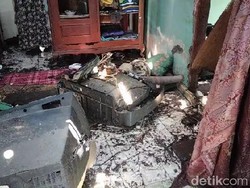 Rumah di Probolinggo Hancur Berantakan Tersambar Petir