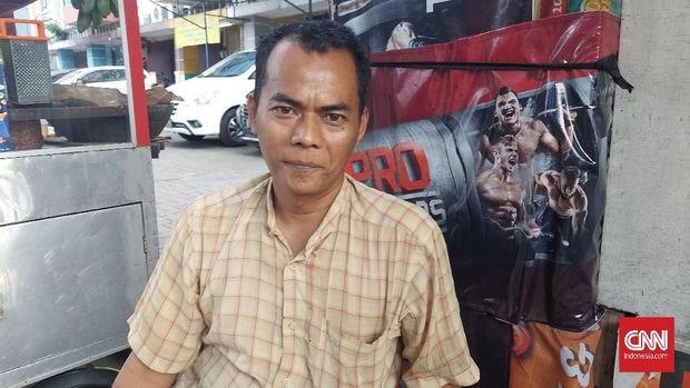 Suara Arus Bawah wacana larangan ondel-ondel Komar (44), pedagang telur di kawasan Cipete, Jaksel.