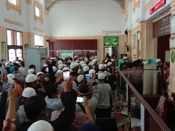 Amuk Rekan Korban Gegara Vonis Bebas Terdakwa Pembunuhan di Medan