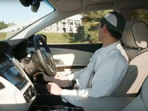 Anti Bosan, Nyetir Mobil Honda Saat Macet Bisa Ditinggal Nonton Video Anti Bosan, Nyetir Mobil Honda Saat Macet Bisa Ditinggal Nonton Video