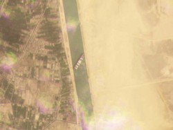 Satelit Potret Kapal Raksasa Nyangkut di Terusan Suez