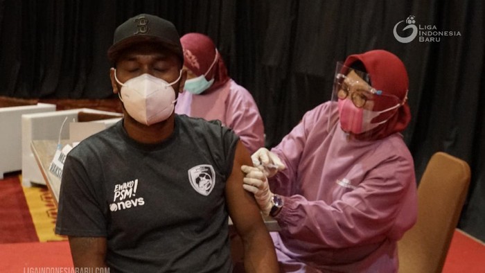 Vaksinasi COVID-19 di Malang untuk peserta Piala Menpora 2021 Grup B.