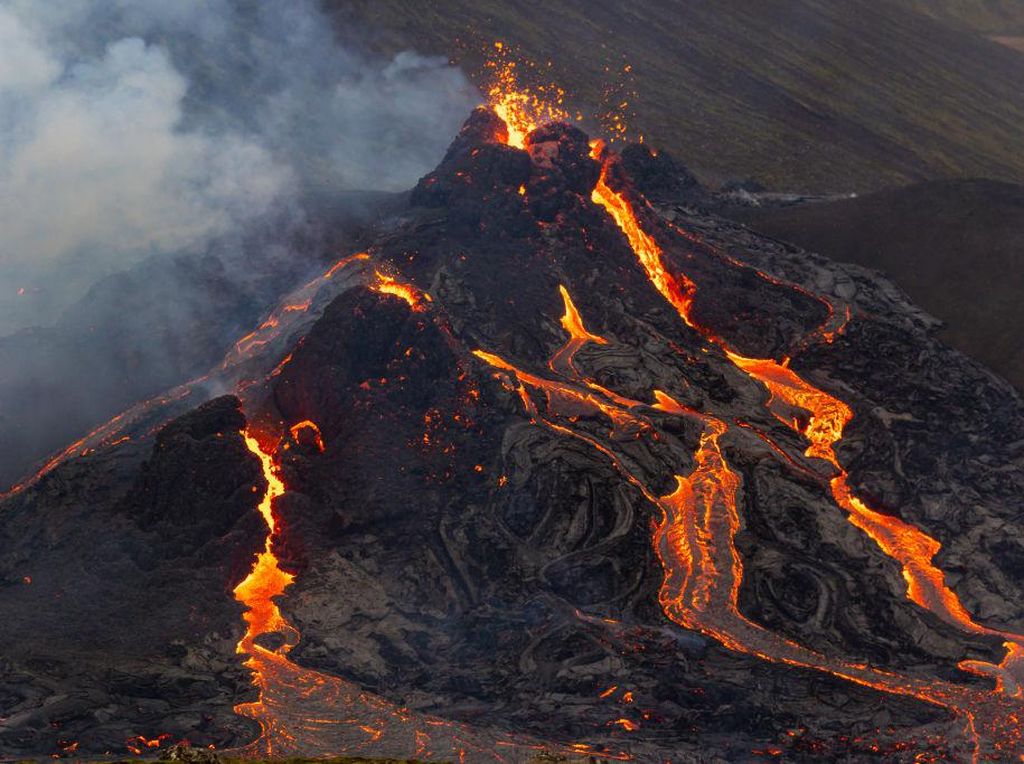 Potret Menakjubkan Gunung Api Islandia dari Angkasa Potret Menakjubkan Gunung Api Islandia dari Angkasa