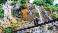 Foto Air Terjun Cantik Buat Ngabuburit di Bandung