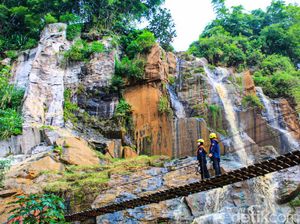 Foto Air Terjun Cantik Buat Ngabuburit di Bandung