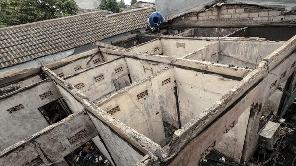Puslabfor Polri Bawa Sampel Sisa Kebakaran Maut Matraman
