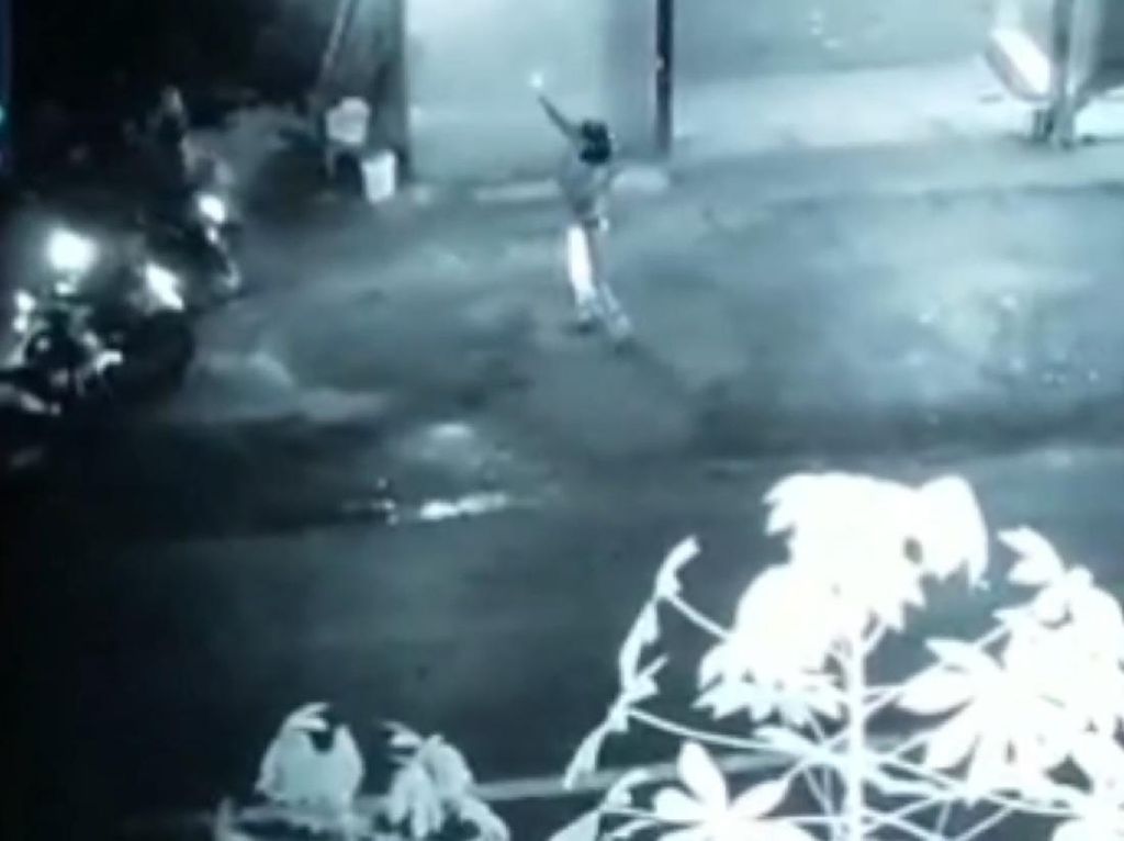 Begal Sadis Tembakkan Pistol Saat Disergap Polisi di Tasikmalaya Begal Sadis Tembakkan Pistol Saat Disergap Polisi di Tasikmalaya
