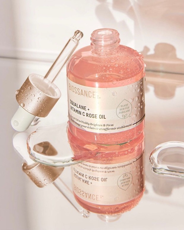 Meskipun para ahli kecantikan merekomendasikan penggunaan rosehip murni, tapi masih banyak orang yang suka menggunakan formula yang juga mengandung anti-penuaan lainnya.