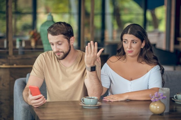 Kecemburuan bisa jadi mengerikan, tetapi bagi seorang pria yang tidak pernah cemburu bahkan sedikit pun, itu adalah pertanda buruk.