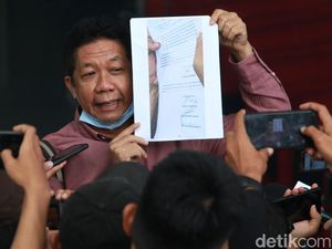 Effendi Ghazali Penuhi Panggilan KPK Terkait Kasus Bansos Effendi Ghazali Penuhi Panggilan KPK Terkait Kasus Bansos