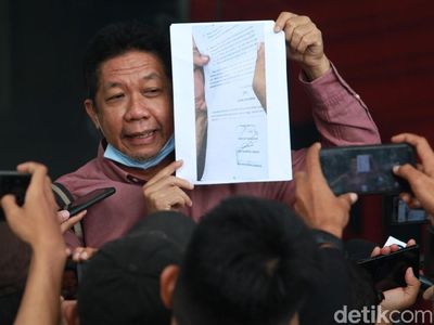 Effendi Ghazali Penuhi Panggilan KPK Terkait Kasus Bansos