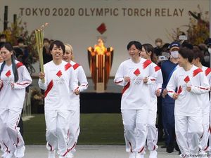 Estafet Obor Olimpiade Tokyo Dimulai di Tengah Pandemi Estafet Obor Olimpiade Tokyo Dimulai di Tengah Pandemi