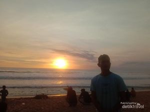 Anak-anak Penjual Tisu Diduga Biang Kerok Video Viral di Kuta Anak-anak Penjual Tisu Diduga Biang Kerok Video Viral di Kuta