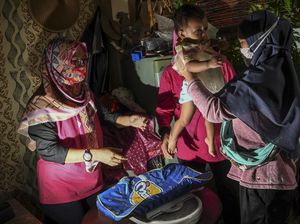 Jemput Bola Kader Posyandu di Tengah Pandemi Jemput Bola Kader Posyandu di Tengah Pandemi