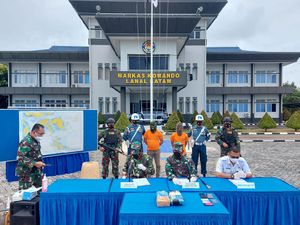 TNI AL Tangkap 2 Kurir Penyelundup Sabu 4 Kg dari Malaysia