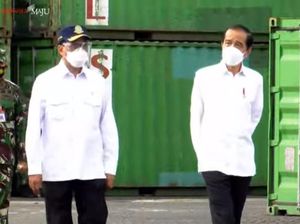 Jokowi Tinjau Vaksinasi COVID-19 dan Pelabuhan Yos Sudarso Ambon
